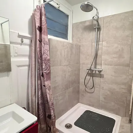 T1 Moderne, Cosy Au Centre-ville D'aix-les-bains, Proche Des Thermes Et Commerces! - Fr-1-555-33 Aix-les-Bains